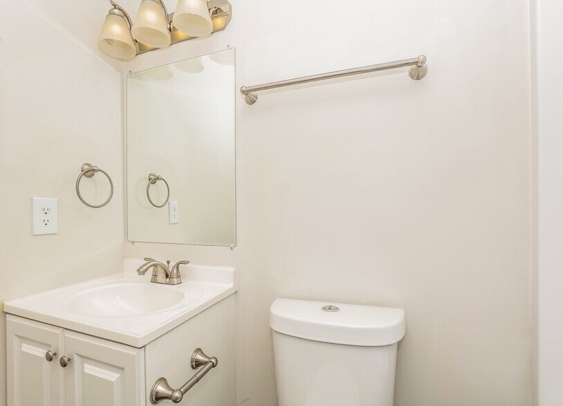 Building Photo - 838 Carmen Way