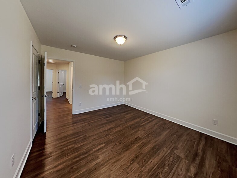 Building Photo - 2920 Throneberry Ln