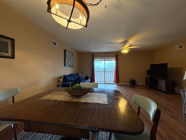 Building Photo - Fully Furnished 2-Bed, 2-Bath Condo – Short-Term Lease | Creve Coeur, MO