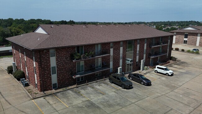 Building Photo - 919 Southwest Blvd