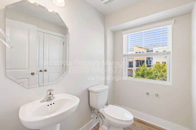 Building Photo - 2837 Ensemble Ct