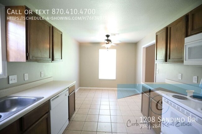 Building Photo - 1208 Sandino Dr