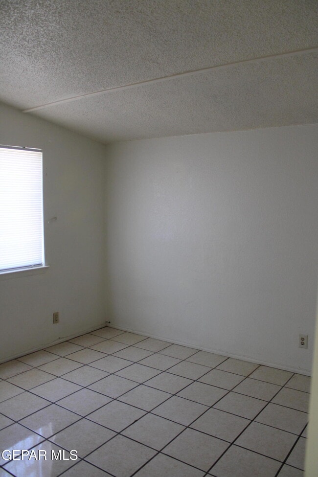 Building Photo - 10736 Obsidian St