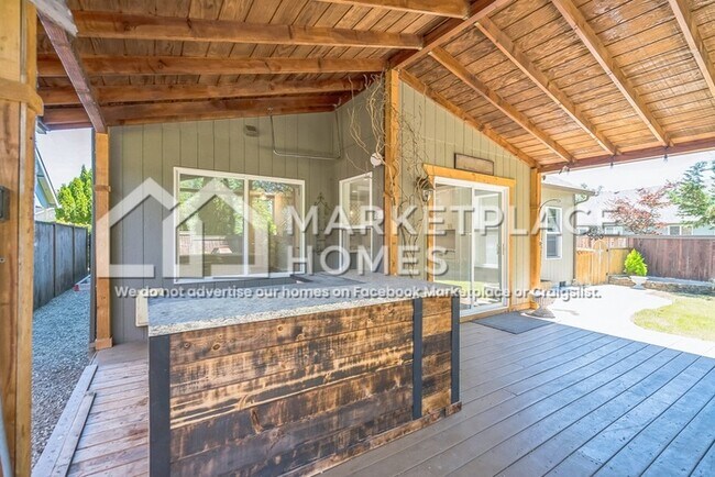 Building Photo - 304 NW 25th Pl