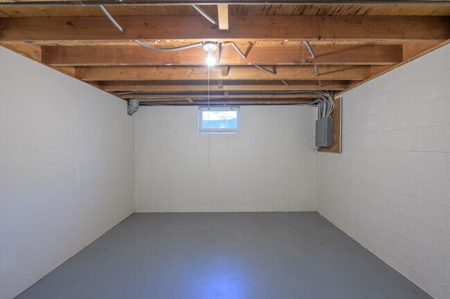 Building Photo - Beautiful 2Bed 1Bath Bloomington Twin Home...