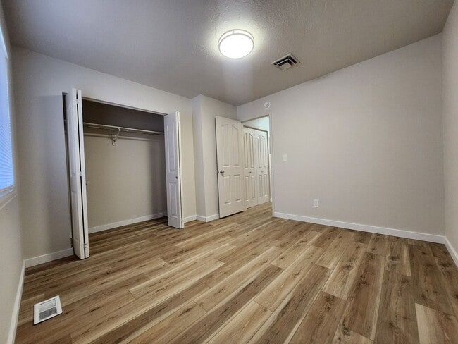 Building Photo - 1421 Anita St