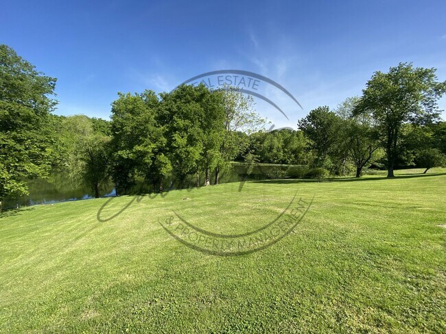 Building Photo - Gorgeous Goodlettsville qaudplex with lake...