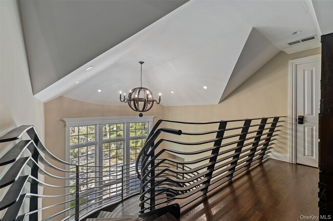 Building Photo - 12 Bishop Park Rd