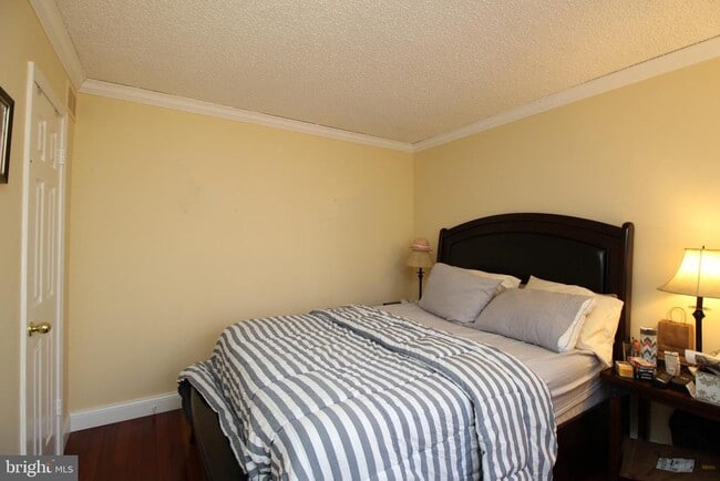 Building Photo - 9 Halstead Pl