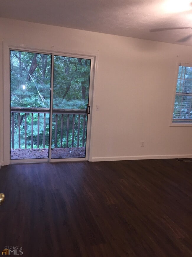 Building Photo - 653 Covecrest Dr