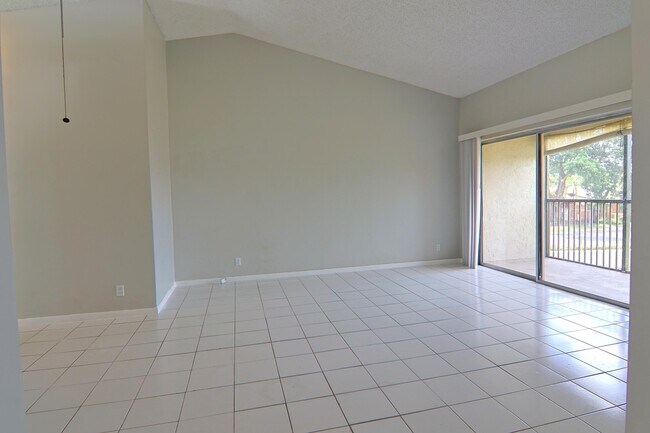 Building Photo - 719 Gardens Dr