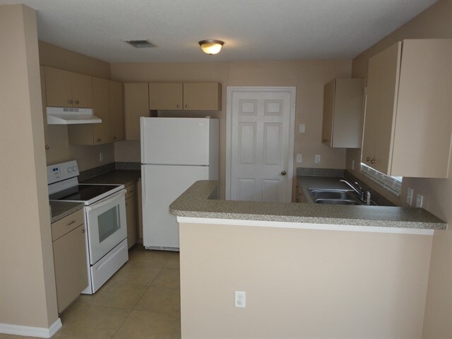 Building Photo - 10332 Summerview Cir