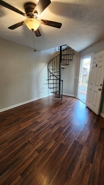 Bedroom - 735 Germantown Cir