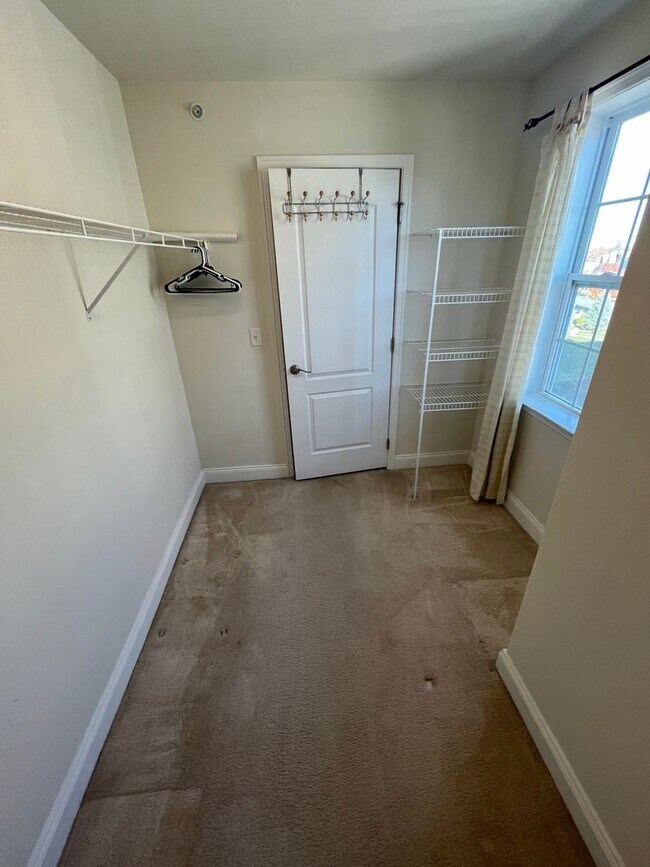 Building Photo - Spacious 3BR Condo in Westborough