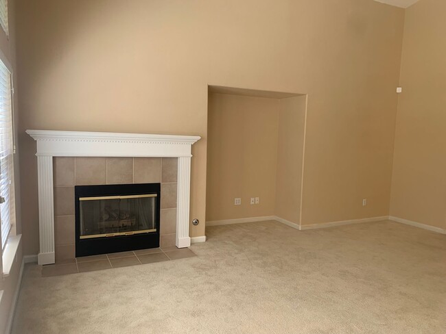 Building Photo - Paradise Valley Home!