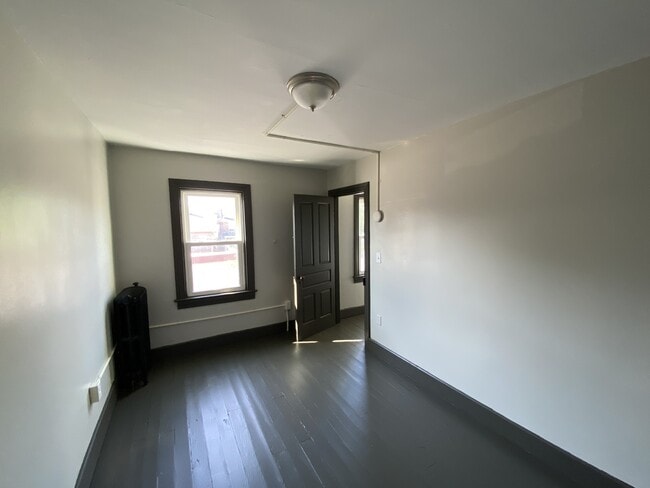 Building Photo - 824 W Princess St