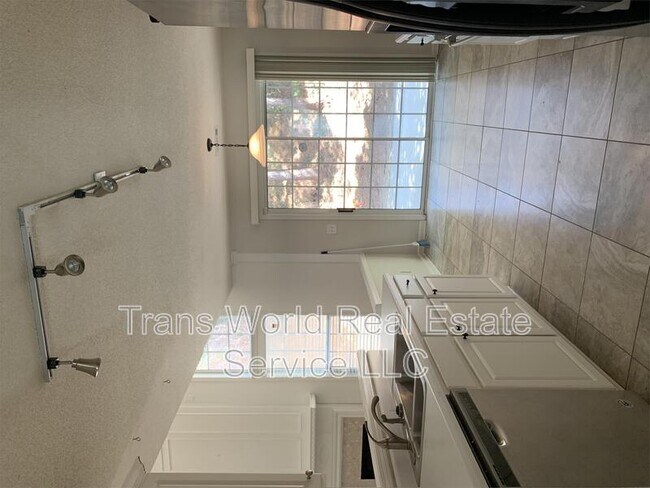 Building Photo - 485 Chippenham Ct