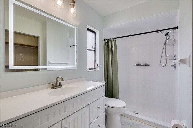 Building Photo - 3414 SE 2nd Pl