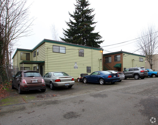 Building Photo - Golden Pines