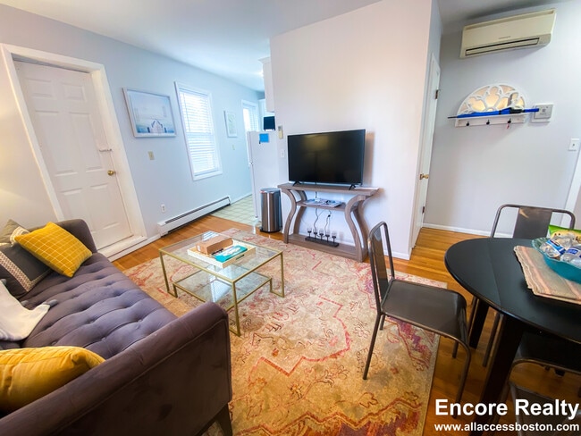 Building Photo - 1004 Tremont St