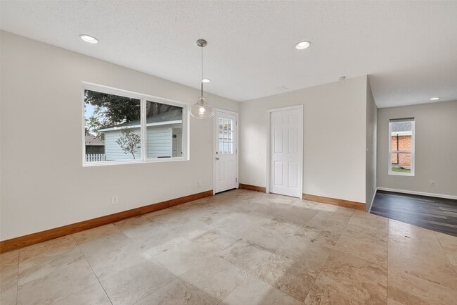 Building Photo - 16117 Singapore Ln