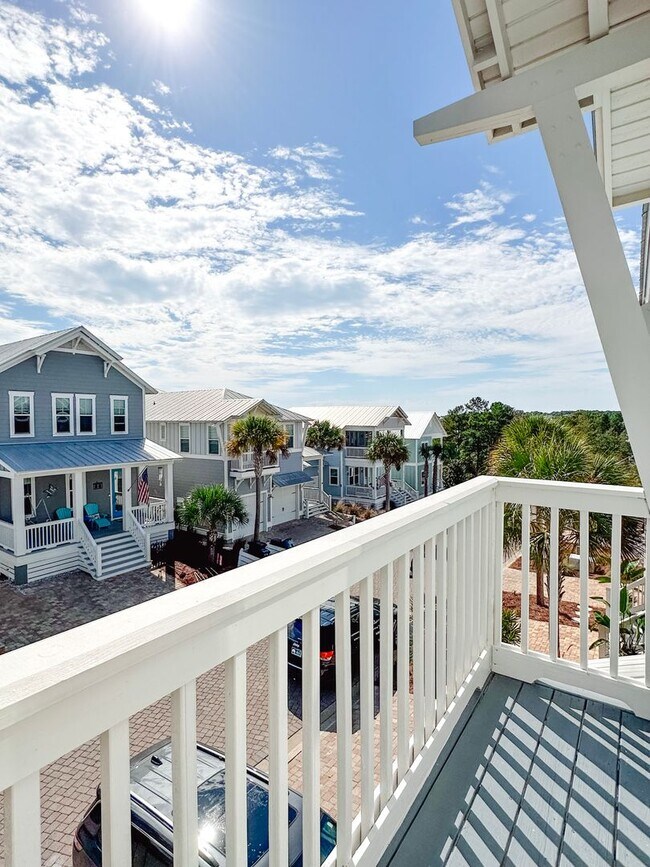 Building Photo - New, exclusive 3200 sq ft 4 bedroom/3.5bat...