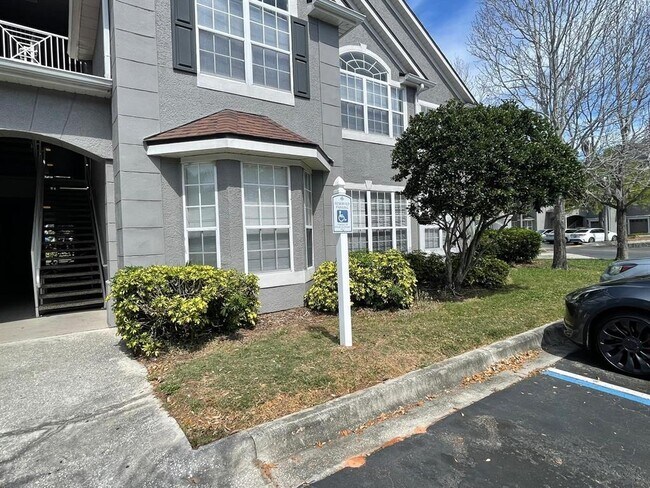 Building Photo - 3349 S Kirkman Rd