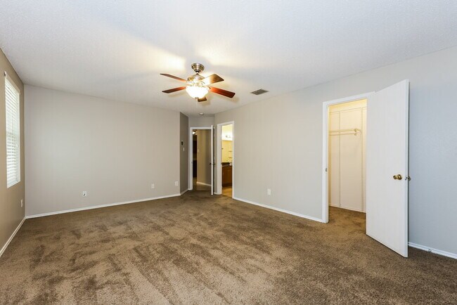 Building Photo - 3617 Clydesdale Dr