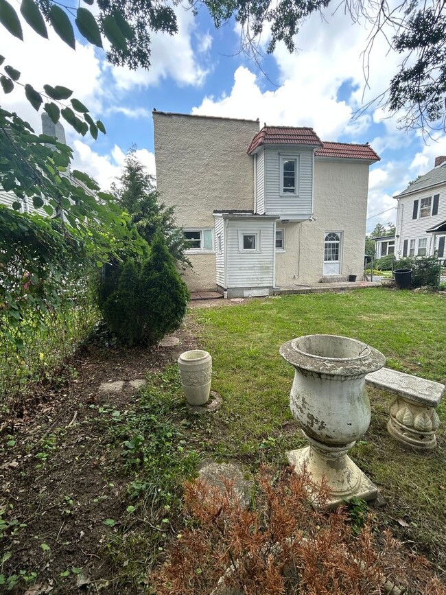 Building Photo - 936 Parkside Ave.