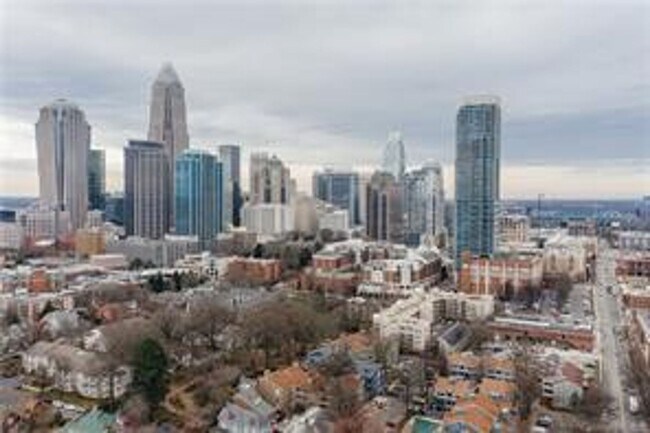 Building Photo - 1st Floor unit in Fourth Ward