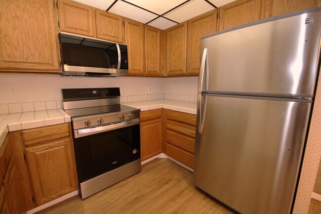 Building Photo - CENTRAL LOCATION - TROPICANA/MARYLAND AREA - 2 BED/2 BATH