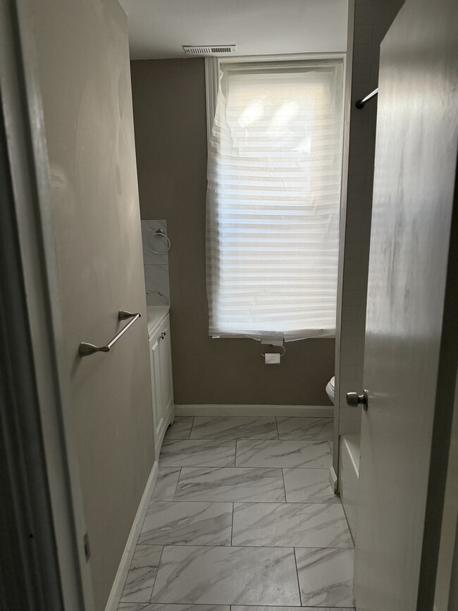 Building Photo - 2412 N 19 TH — 09/2023 Forward