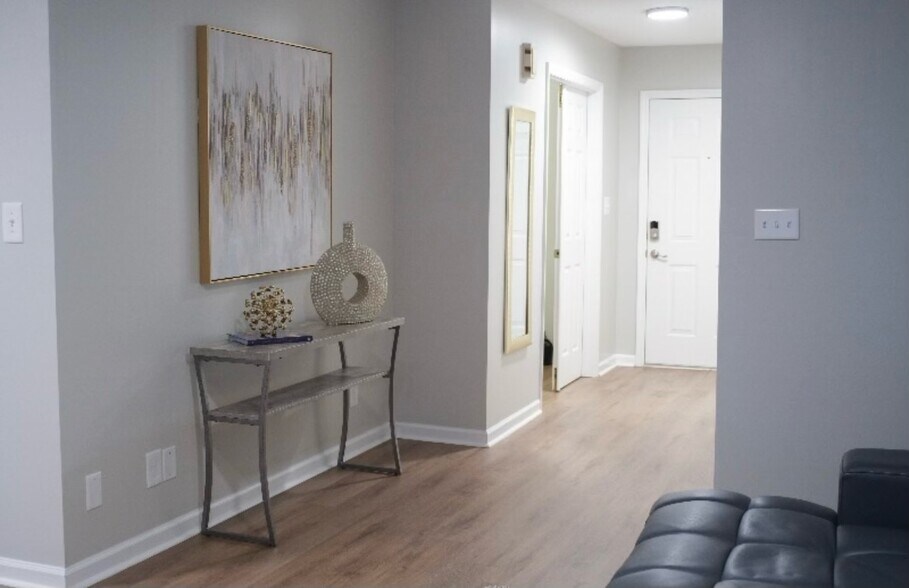 Hallway - 1312 Colony Place Dr