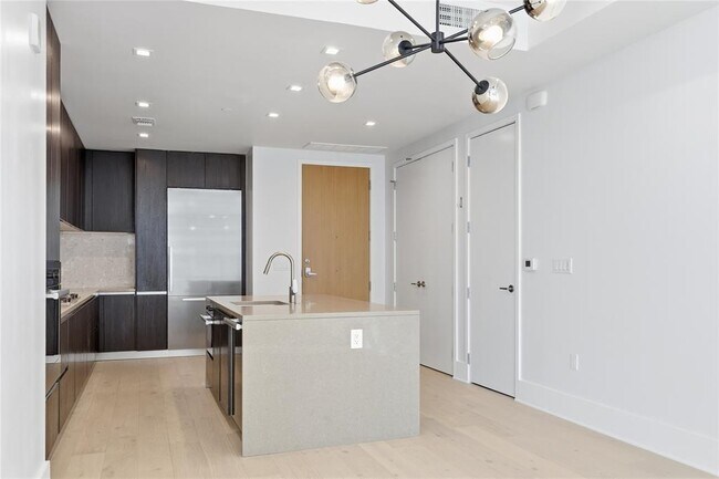 Building Photo - 501 West Ave