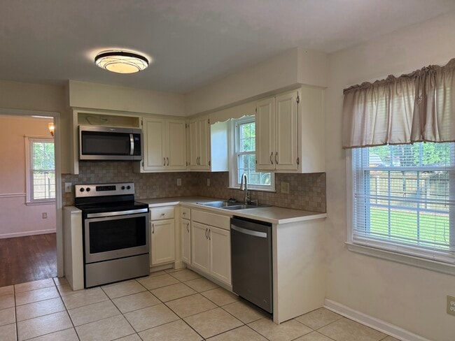 Building Photo - 502 Plantation Dr