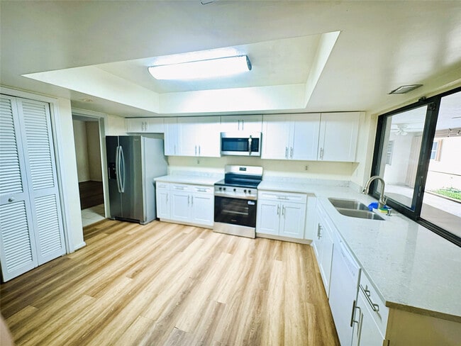 Building Photo - 7450 SW 15th St