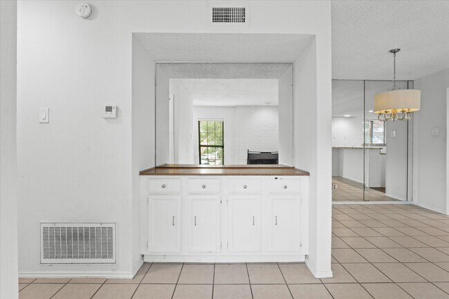 Building Photo - 15151 Berry Trl