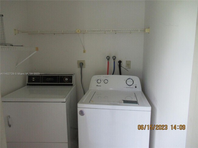 Building Photo - 9654 S Belfort Cir