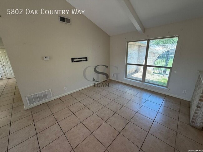 Building Photo - 5802 Oak Country Way