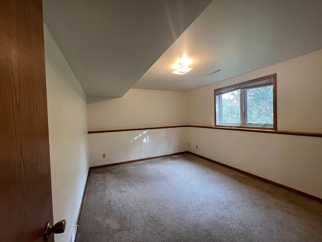 Building Photo - Lacy Road Duplex