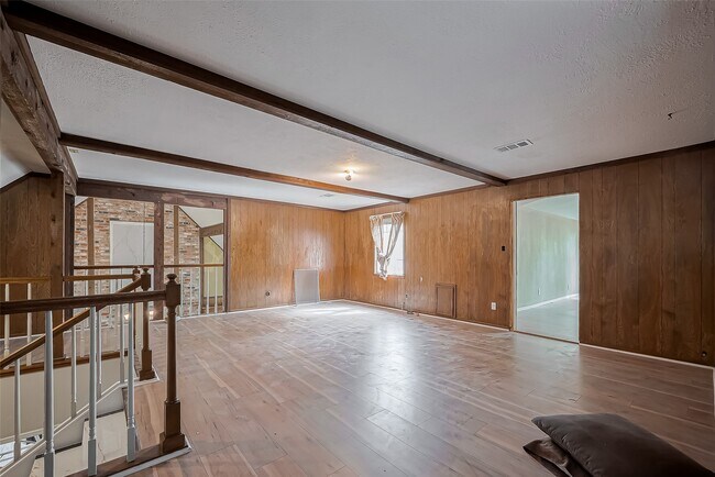 Building Photo - 811 Loire Ln