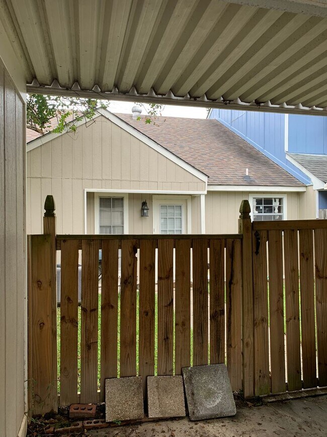 Building Photo - Florida Blvd / Sherwood Forrest