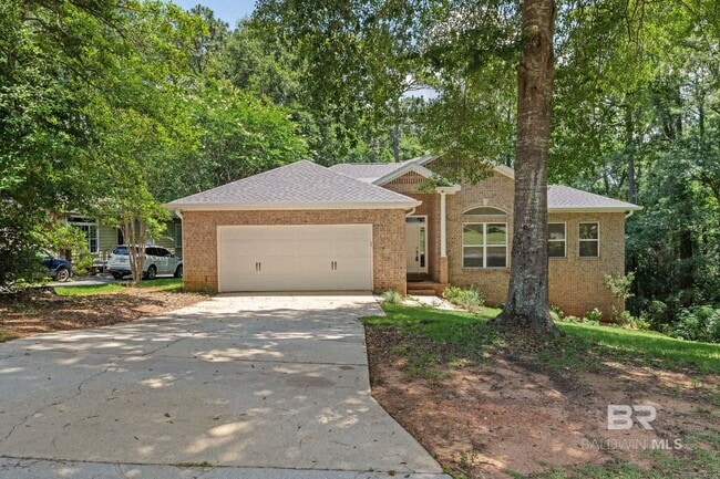 Building Photo - 219 Ridgewood Dr