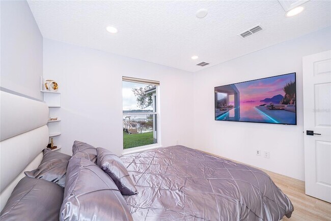 Building Photo - 1649 Lake Villa Dr