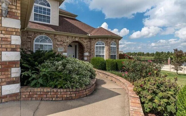 Building Photo - 2028 Cobblestone St