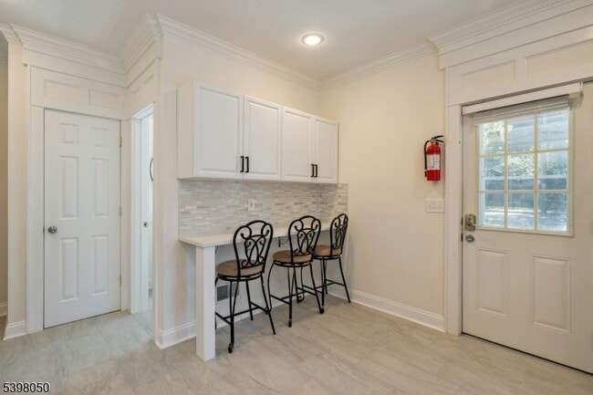 Building Photo - 16 Walnut St