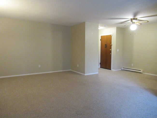 Building Photo - 67 Riverview Dr