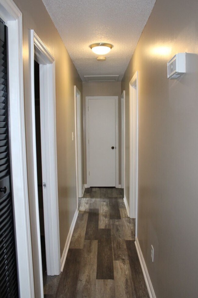 Building Photo - 101 Palmetta Dr
