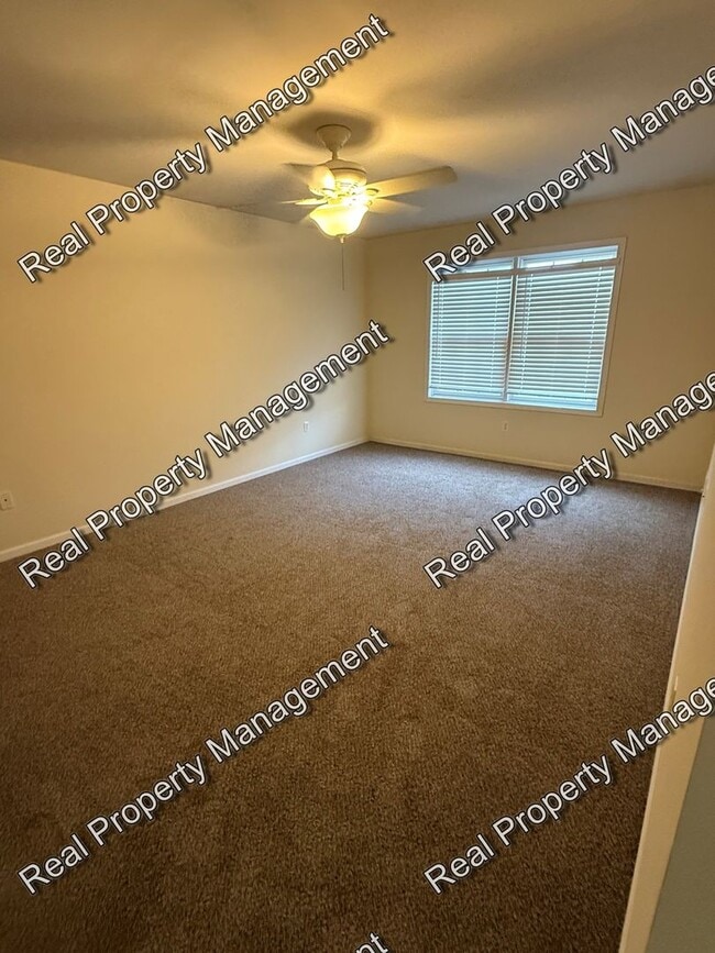 Building Photo - 2 Bedroom Condo