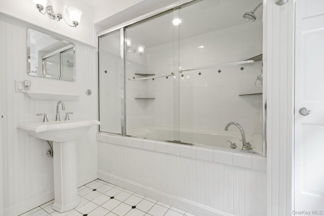 Building Photo - 777 Armonk Rd